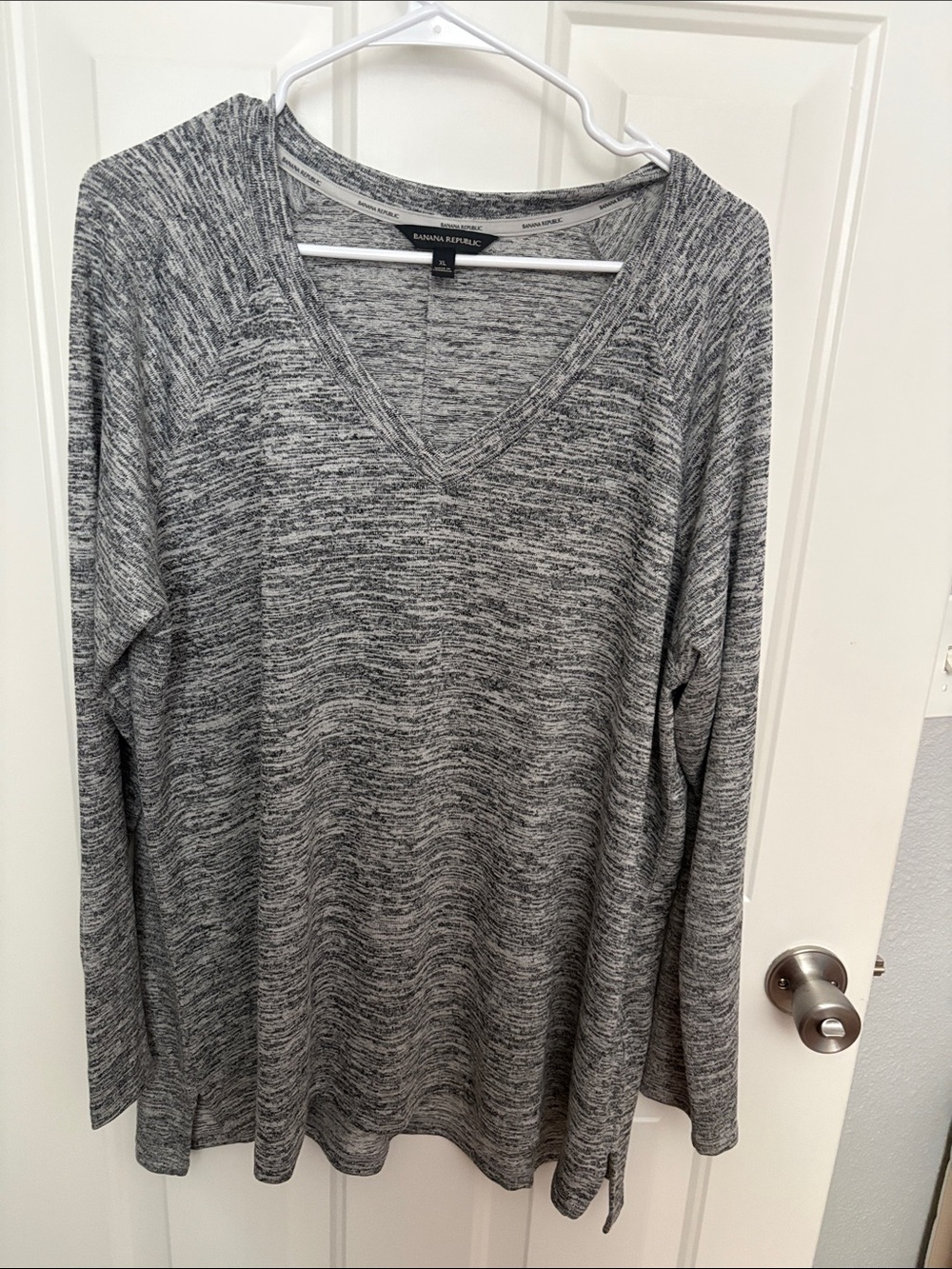 Banana Republic Gray Marled V-Neck Long-Sleeve Sweater